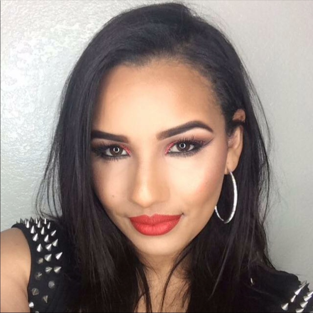 Meet your Posher, Monique